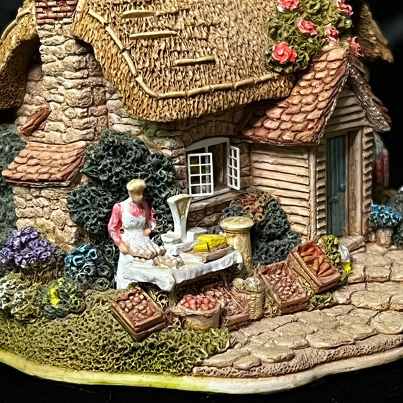Lilliput Lane | Fresh Today | Collectors' Club - Picture 10 of 13